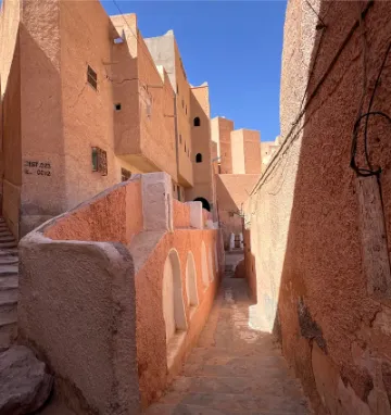 Uliczka w Ben Izguen w Ghardaji w Algierii